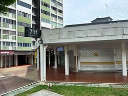 711 ANG MO KIO AVENUE 8 (D20), Shop House #562843131